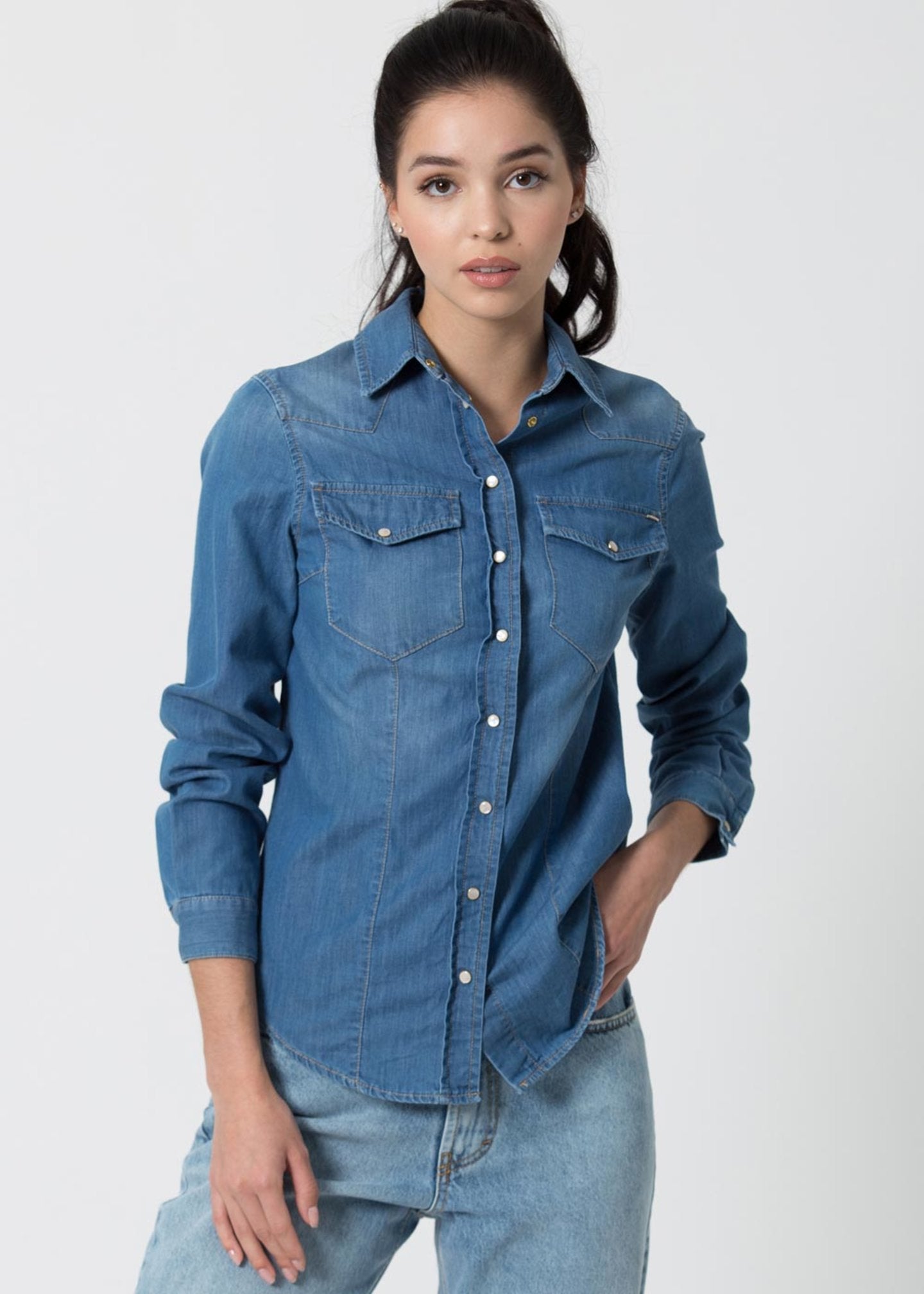 Collezione abbigliamento donna camicia jeans maniche corte